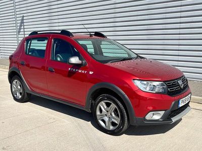 Begagnad Dacia Sandero Lauréate 90 HK (66 kW) 2018 Röd Halvkombi