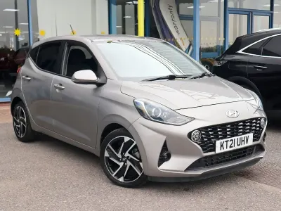 Used Hyundai i10 Premium 84 HP (61 kW) 2021 Bronze Hatchback