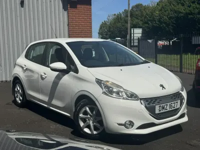 Used Peugeot 208 Active 68 HP (50 kW) 2012 White Hatchback