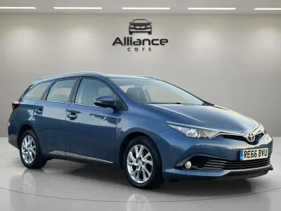 Used Toyota Auris 116 HP (85 kW) 2016 Blue Estate