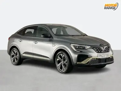 Begagnad Renault Arkana Engineered 2023 Grå SUV