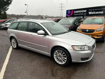 Usado Volvo V50 SE Lux 136 CV (100 kW) 2011 Plateado Familiar