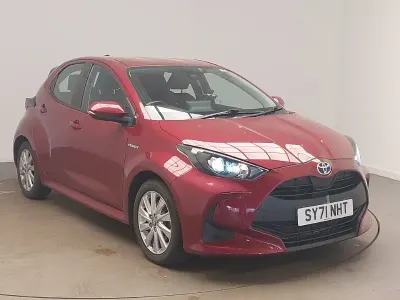 Usata Toyota Yaris Hybrid 116 CV (85 kW) 2021 Rosso Utilitaria