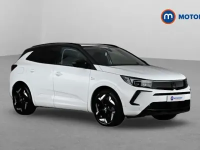 Used Vauxhall Grandland X GSe 300 HP (220 kW) 2023 White SUV