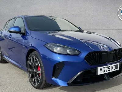 Begagnad BMW 120 M Sport 168 HK (123 kW) 2025 Blå Halvkombi