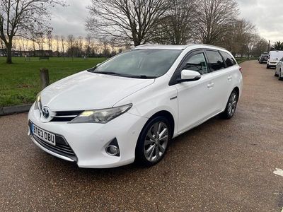 White Used 2014 Toyota Auris Hybrid Estate | £3,795