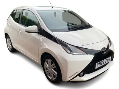 Used Toyota Aygo x-press 68 HP (50 kW) 2016 White Hatchback