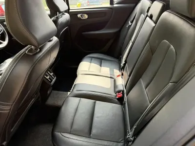 Begagnad Volvo XC40 Momentum 190 HK (139 kW) 2019 Röd SUV