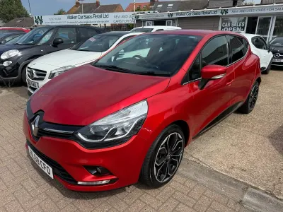 Used Renault Clio Iconic 90 HP (66 kW) 2019 Red Hatchback