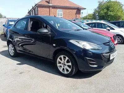 Used Mazda 2 73 HP (53 kW) 2014 Blue Hatchback