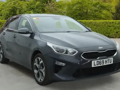 Usado Kia Ceed 136 CV (100 kW) 2019 Gris Utilitario