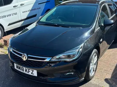 Used Vauxhall Astra Design Edition 105 HP (77 kW) 2018 Black Estate