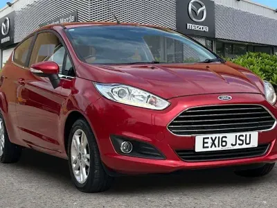 Used Ford Fiesta Zetec 101 HP (74 kW) 2016 Red Hatchback