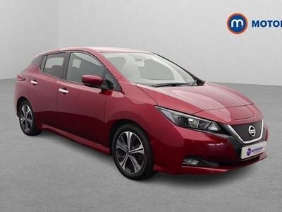 Begagnad Nissan Leaf N-Connecta 110 kW (150 HK) 2021 Röd Halvkombi