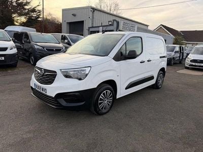 Used Vauxhall Combo Edition 100 HP (73 kW) 2019 White MPV