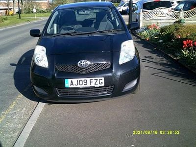 Used Toyota Yaris 87 HP (63 kW) 2009 Black Hatchback