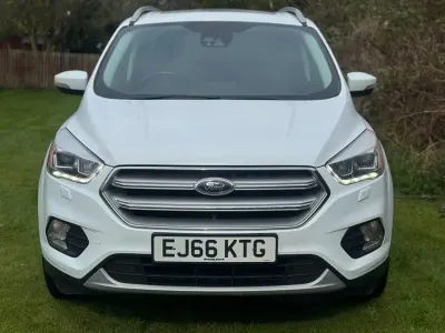 Käytetty Ford Kuga Titanium 150 HP (110 kW) 2016 Valkoinen Katumaasturi