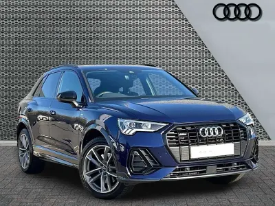 Begagnad Audi Q3 Black Edition 2022 Blå SUV