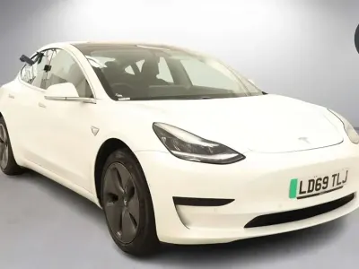 Used Tesla Model 3 Standard Range Plus 239 kW (325 HP) 2019 White Sedan