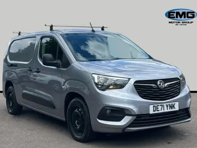 Usado Vauxhall Combo Sportive 100 HP (73 kW) 2021 Cinzento Monovolume