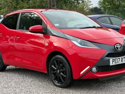 Used Toyota Aygo x-style 69 HP (50 kW) 2017 Red Hatchback