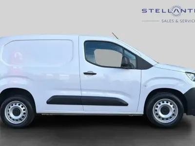 Second-hand Peugeot Partner Premium 102 CP (75 kW) 2023 Alb Monovolum