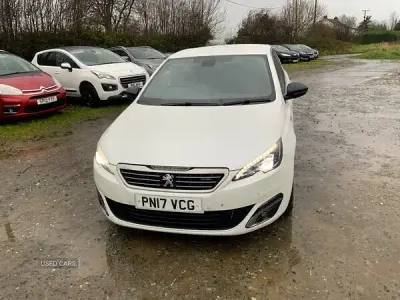 Used Peugeot 308 GT-line 120 HP (88 kW) 2017 White Hatchback