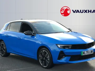 Used Vauxhall Astra Ultimate 114 kW (156 HP) 2025 Additional metallic  athletic blue Hatchback