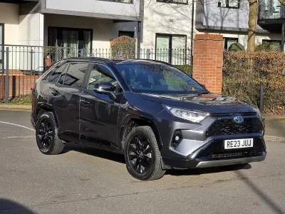 Usado Toyota RAV4 218 HP (160 kW) 2023 Cinzento SUV