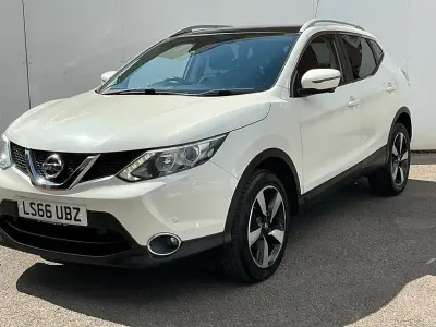 Used Nissan Qashqai N-Connecta 110 HP (80 kW) 2016 White SUV