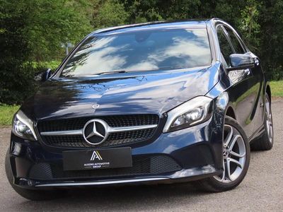 Begagnad Mercedes A180 Sport Edition 2018 Blå Halvkombi