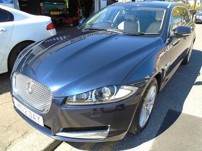 Używany Jaguar XF Premium Luxury 2014 Niebieski Kombi