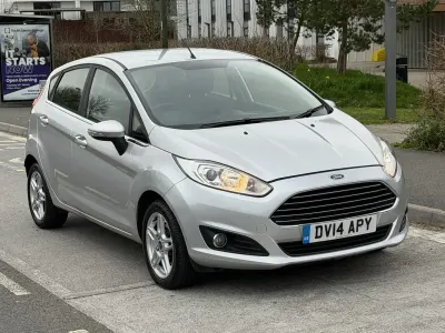 Usado Ford Fiesta Zetec 2014 Prateado Citadino