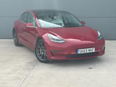 Usado Tesla Model 3 Standard Range 52 kW (72 CV) 2019 Rojo Berlina