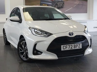 Used Toyota Yaris Hybrid Design 116 HP (85 kW) 2023 White Hatchback