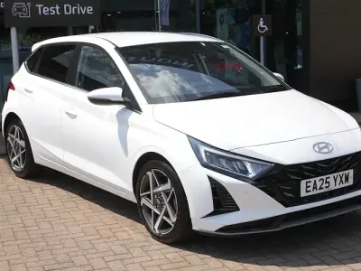 Used Hyundai i20 Premium 101 HP (74 kW) 2025 White Hatchback