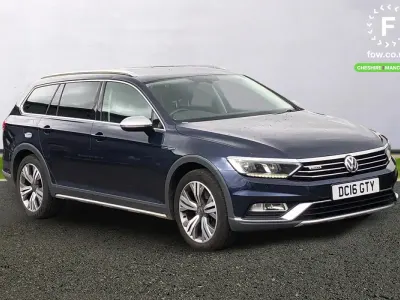 Used VW Passat 150 HP (110 kW) 2016 Blue Estate