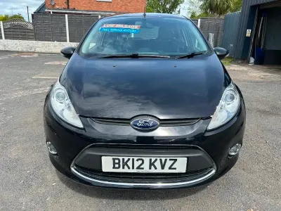 Usado Ford Fiesta Zetec 86 HP (63 kW) 2012 Preto Citadino