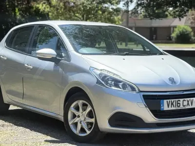 Used Peugeot 208 Active 68 HP (50 kW) 2016 Silver Hatchback