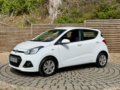 Used Hyundai i10 SE 87 HP (63 kW) 2015 White Hatchback