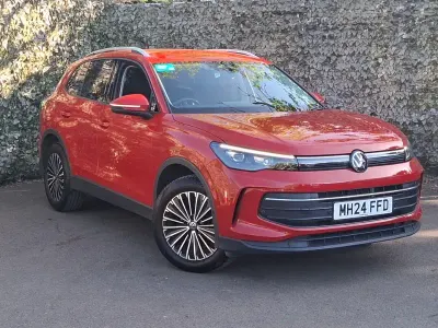 Używany VW Tiguan Match 150 KM (110 kW) 2024 Czerwony SUV