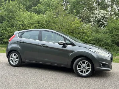 Używany Ford Fiesta Zetec 2015 Szary Hatchback