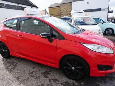 Used Ford Fiesta Zetec 140 HP (102 kW) 2015 Red Hatchback
