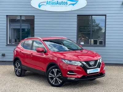 Used Nissan Qashqai N-Connecta 115 HP (84 kW) 2017 Red SUV