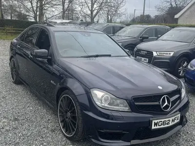 Usado Mercedes C63 AMG 450 HP (330 kW) 2012 Azul Sedan