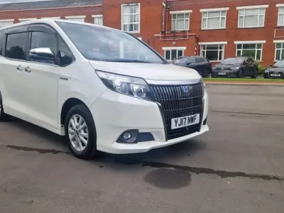 Begagnad Toyota Noah 2026 Vit Minibuss
