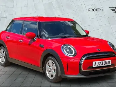 Used Mini Cooper Classic 134 HP (98 kW) 2023 Red Hatchback