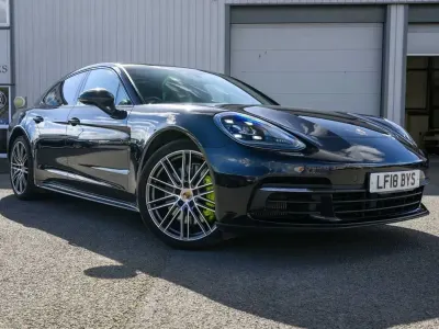 Usado Porsche Panamera 462 HP (339 kW) 2018 Preto Citadino