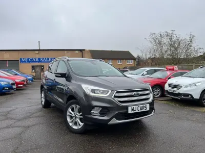 Usado Ford Kuga Titanium 150 CV (110 kW) 2018 Gris SUV