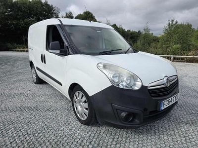 White Used 2014 Vauxhall Combo MPV | £2,990 (Good price)